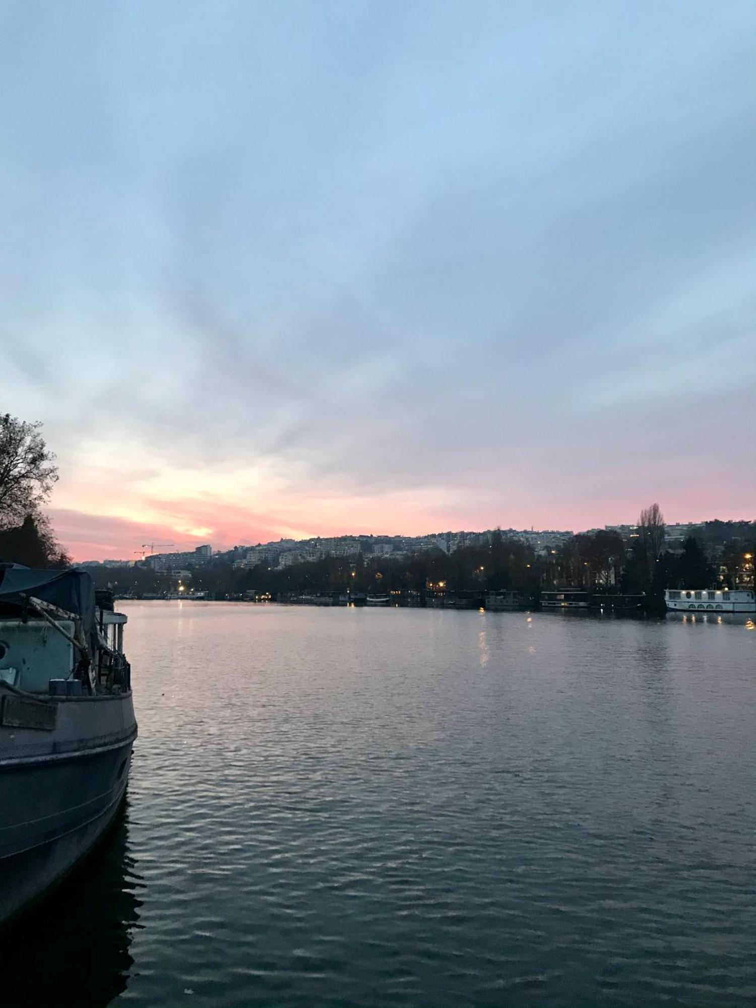 Loft Sur L'Eau Avec Parking Apartman Párizs Kültér fotó